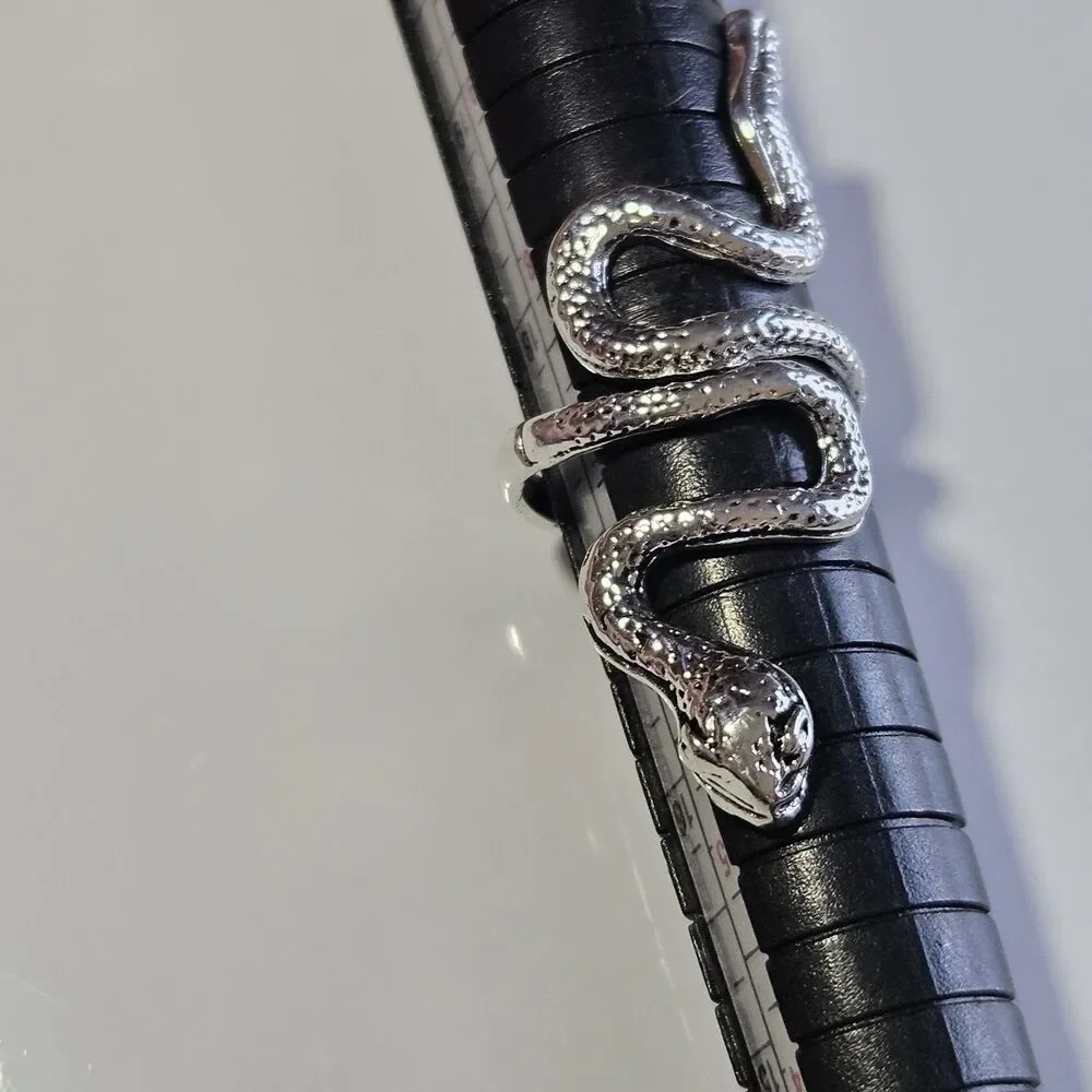 *Sale* Silver Tone Slithery Snake Ring Size 7.5